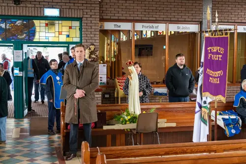 Marian Procession — Hymns and devotion