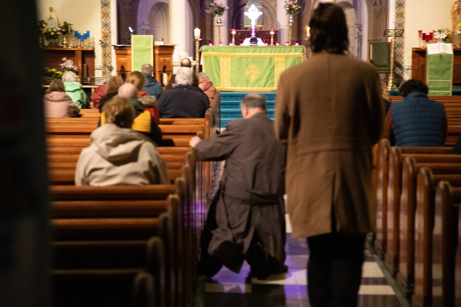 Faithful kneeling in prayer